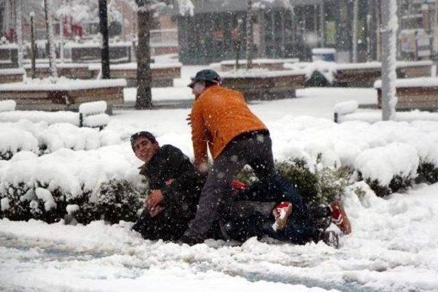 Bolu'da Nisan Ayında Kar Çilesi