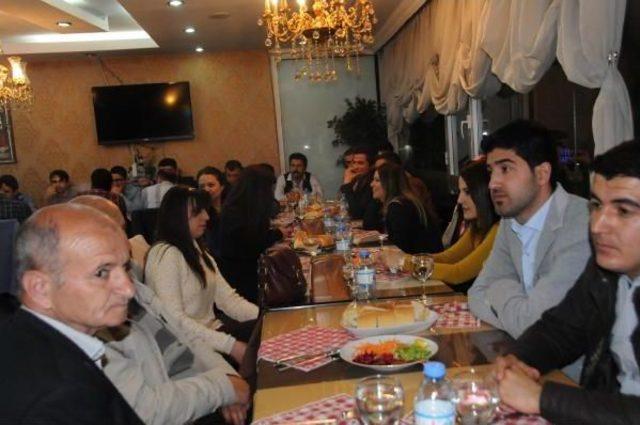 &Ouml;ğretmenler Dayanışma Yemeğinde Halay &Ccedil;ekerek Stres Attı 2