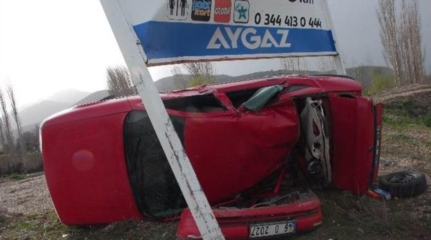 Tabelaya &Ccedil;arparak Durabildi: 2 Yaralı