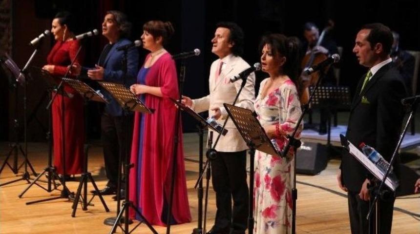 G&ouml;n&uuml;lden Nağmeler&rsquo;e G&ouml;n&uuml;lden İnsanlar