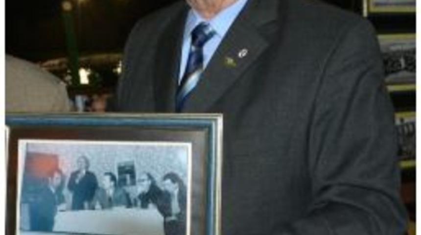 Akhisar Belediyespor&rsquo;un Kurucusu Yılmaz Atabarut, 45 Yılı Anlattı