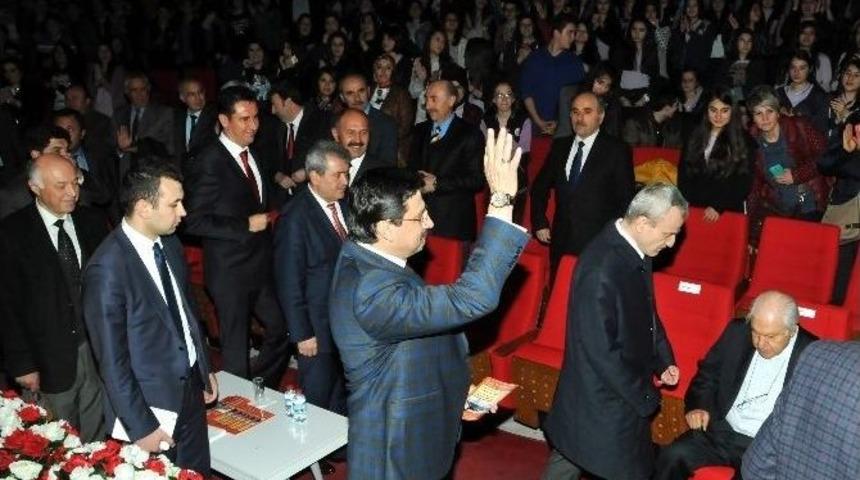 Nuri Pakdil Ke&ccedil;i&ouml;renli Gen&ccedil;lerle Buluştu