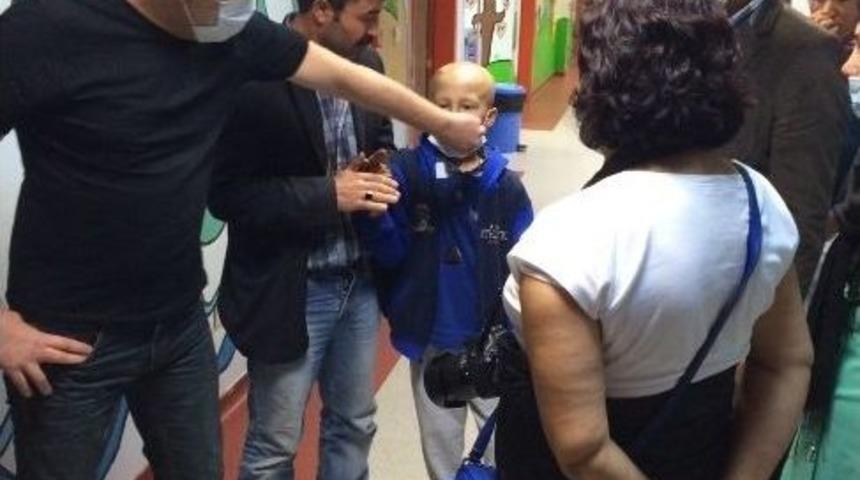 Alper T&uuml;redi&rsquo;den L&ouml;semili &Ccedil;ocuklara Moral Ziyareti