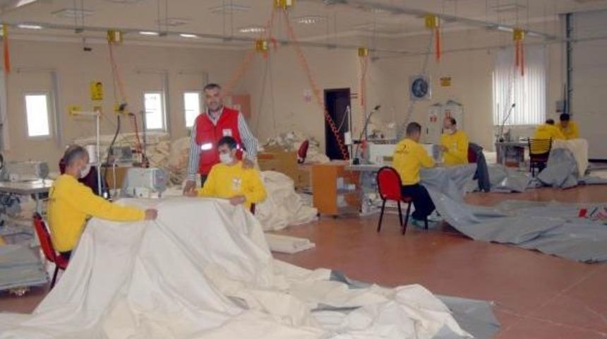 T&uuml;rk Kızılayı Su Ge&ccedil;irmez Ve Yanmaz &Ccedil;adır &Uuml;retiyor