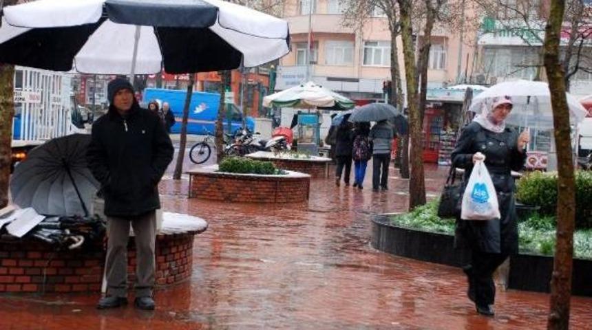 Isparta G&uuml;ne Kar Yağışıyla Uyandı