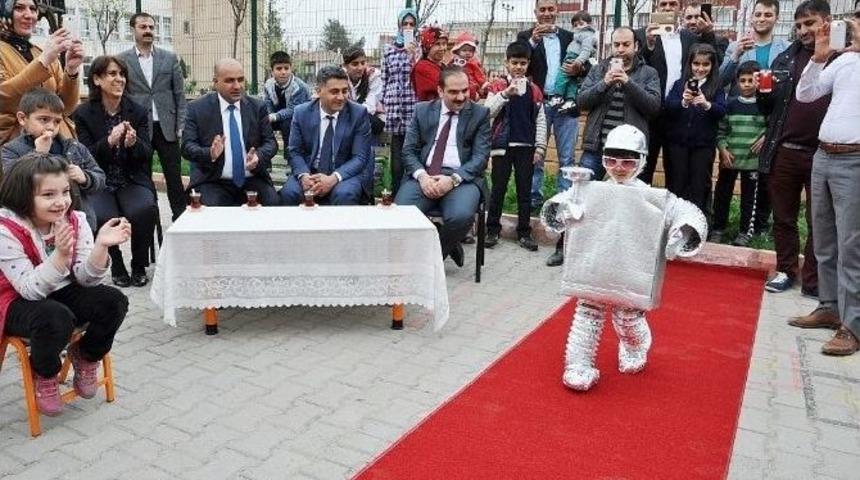 Miniklerinden Geri D&ouml;n&uuml;ş&uuml;m Defilesi