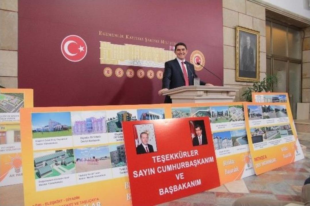 Listeye Giremeyen Vekilden Cumhurbaşkanı Ve Başbakan&rsquo;a Pankartlı Teşekk&uuml;r
