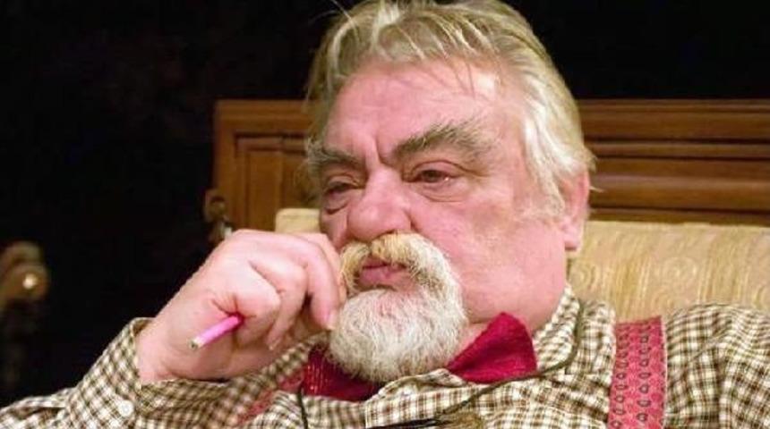 Raif Hikmet &Ccedil;am, Son Yolculuğuna Sahneden Uğurlandı