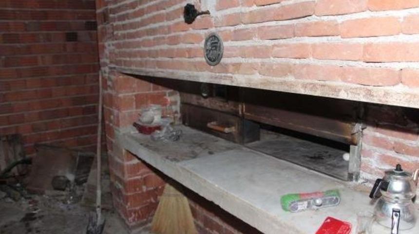 Hayvan Yemiyle Ka&ccedil;ak Ekmek Yapılan Ahıra Zabıta Baskını