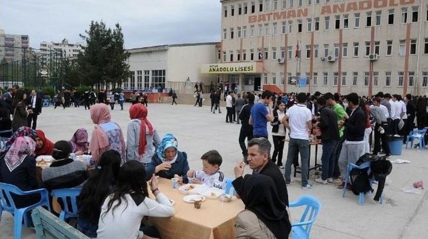 Muhta&ccedil; &Ouml;ğrenciler Yararına Kermes