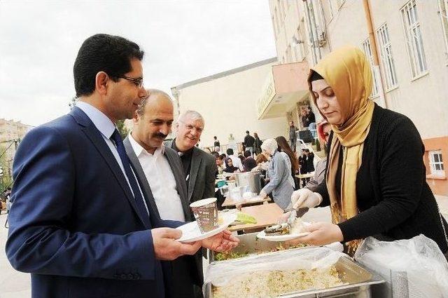 Muhtaç Öğrenciler Yararına Kermes