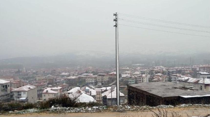 Kula&rsquo;da Nisan Ayında Kar Şaşkınlığı