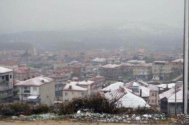 Kula’da Nisan Ayında Kar Şaşkınlığı 2