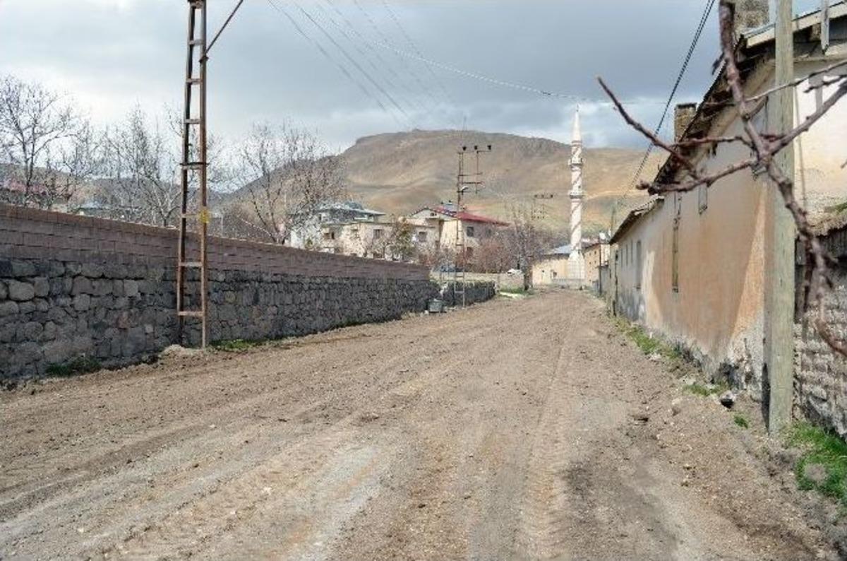 Adilcevaz&rsquo;da Yol Yapım &Ccedil;alışmaları Başladı