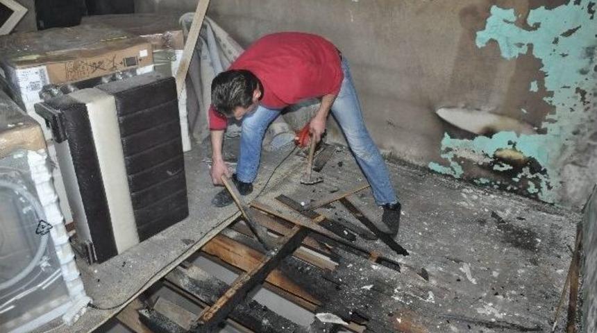 Kuşadası&rsquo;nda Yanan Ev İ&ccedil;in Seferberlik