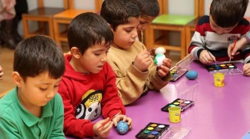 Şehitkamilli Minik &Ouml;ğrencilerden Yumurta Boyama Etkinliği