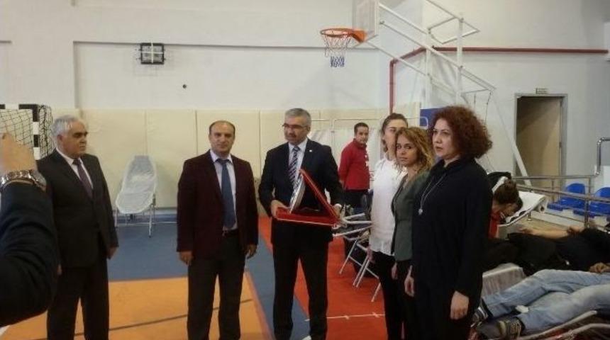 Kızılay&rsquo;a Kan Bağışında Okullar Yarışıyor