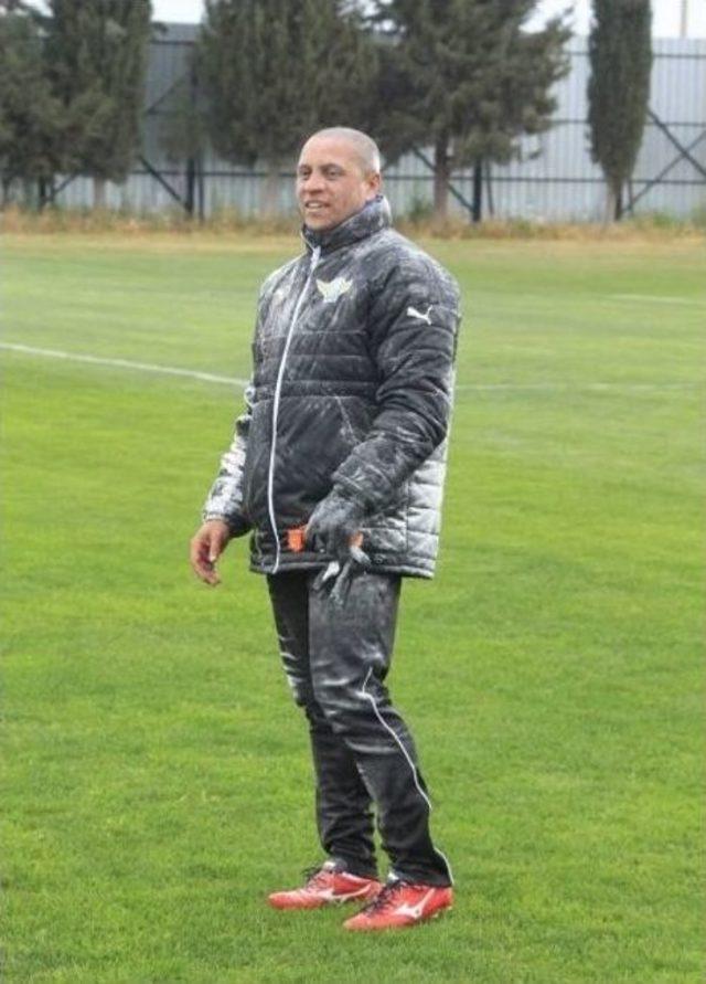 Roberto Carlos’a Yumurtalı Kutlama