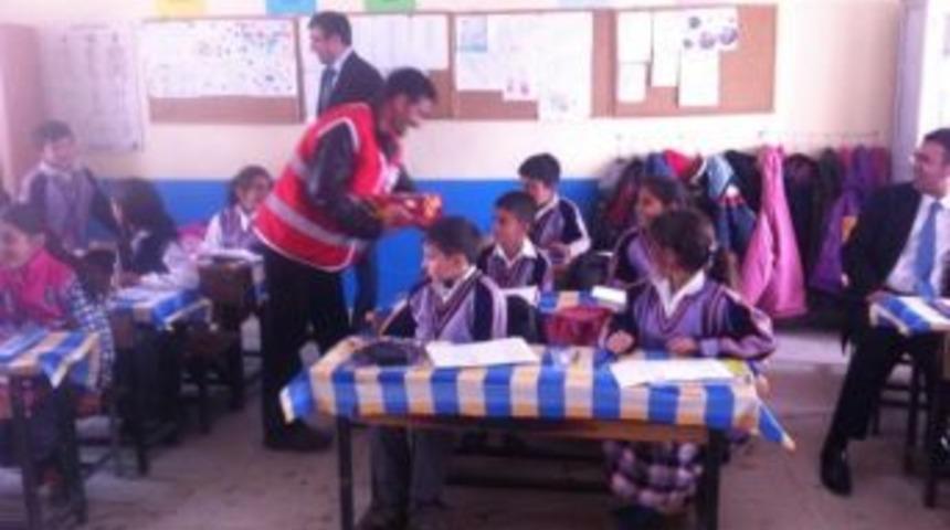 Kaymakamlık Ve Kızılay&rsquo;dan G&ouml;lbelen&rsquo;e Ziyaret