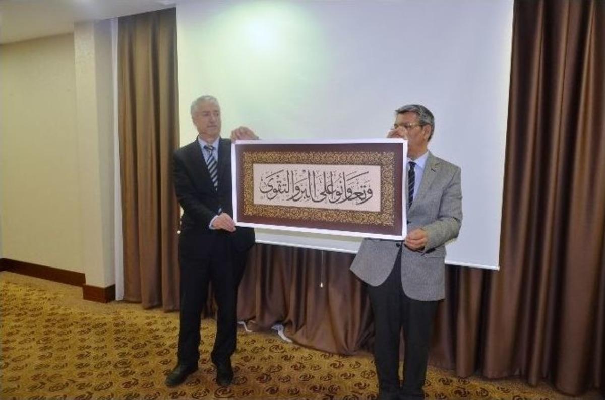 Diyanet Vakfı&rsquo;ndan Hayırseverlere Nişane Verildi