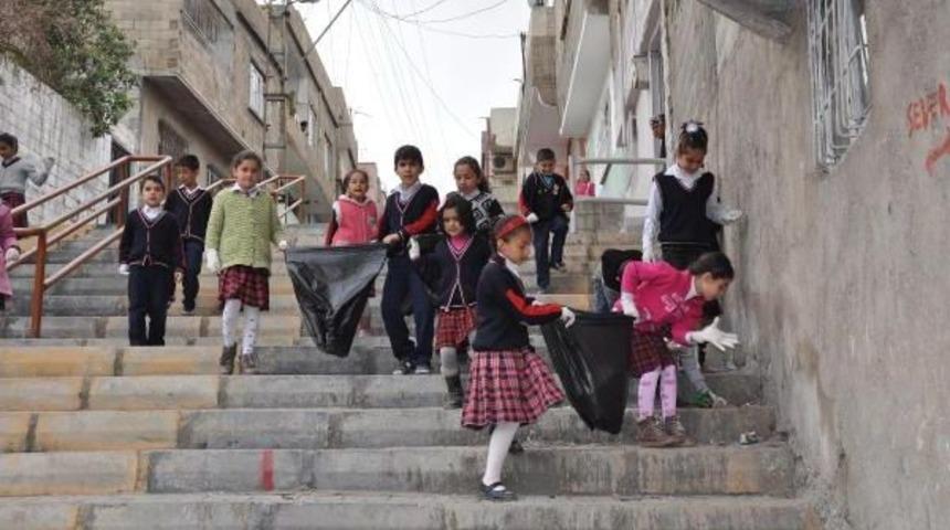 Nizip'te &Ouml;ğrenciler Temiz &Ccedil;evre I&ccedil;in &Ccedil;&ouml;p Topladı