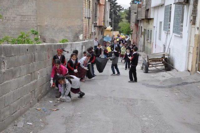 Nizip te &Ouml;ğrenciler Temiz &Ccedil;evre I&ccedil;in &Ccedil;&ouml;p Topladı 2