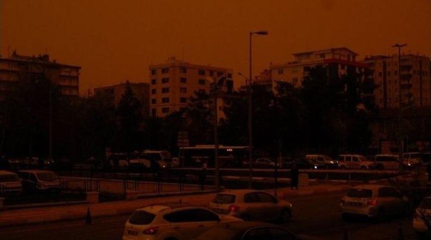 Diyarbakır&rsquo;da Toz Bulutu Hayatı Olumsuz Etkiledi