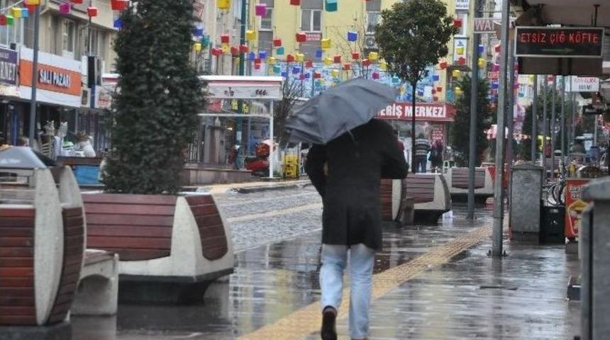 Fırtınayla Gelen Yağmur Vatandaşlara Zor Anlar Yaşattı