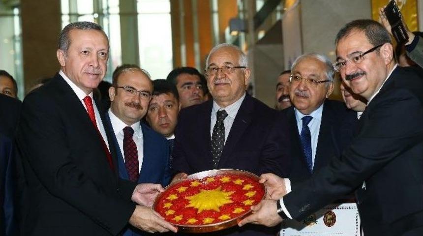 Cumhurbaşkanı Erdoğan&rsquo;a Forslu Baklava S&uuml;rprizi