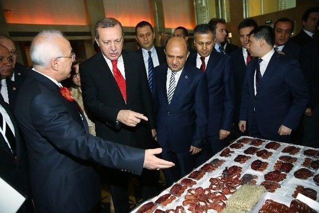 Cumhurbaşkanı Erdoğan’a Forslu Baklava Sürprizi