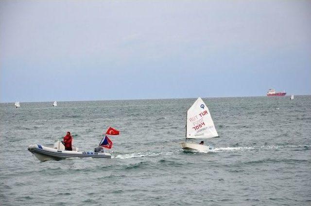 Minik Yelkenciler Marmara Denizi’nde Yelken Açtı