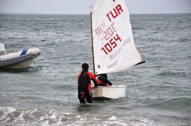 Minik Yelkenciler Marmara Denizi’nde Yelken Açtı