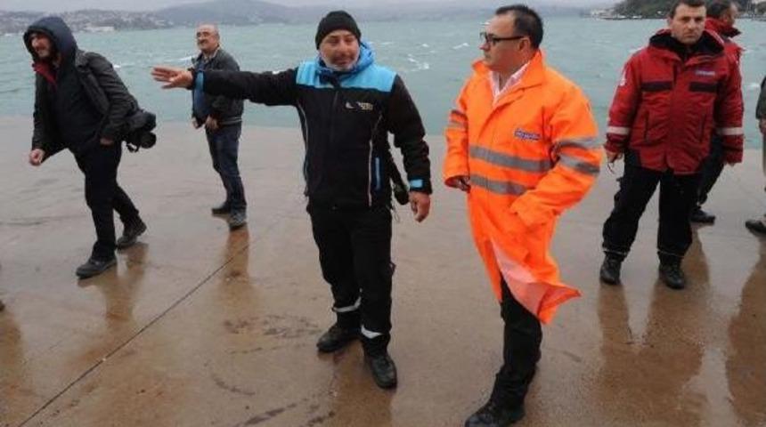 Sarıyer'de Sahilinde Otomobil Denize U&ccedil;tu