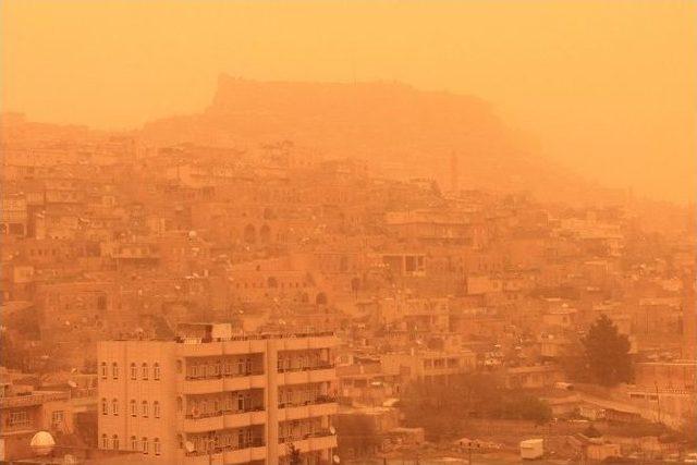 Mardin Kızıla Büründü