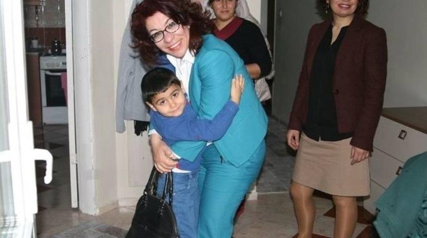 Chp&rsquo;li Tur Yıldız Bi&ccedil;er&rsquo;den &Ccedil;ocukevine Ziyaret