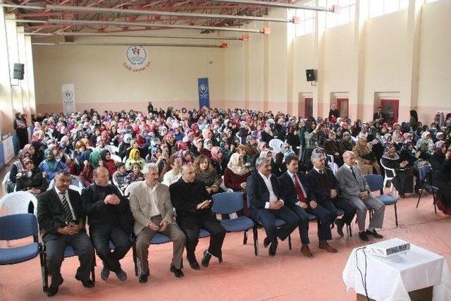 Yozgat Kız İhl’nin Düzenlediği “ümmetin Annesi” Programı Yoğun İlgi Gördü