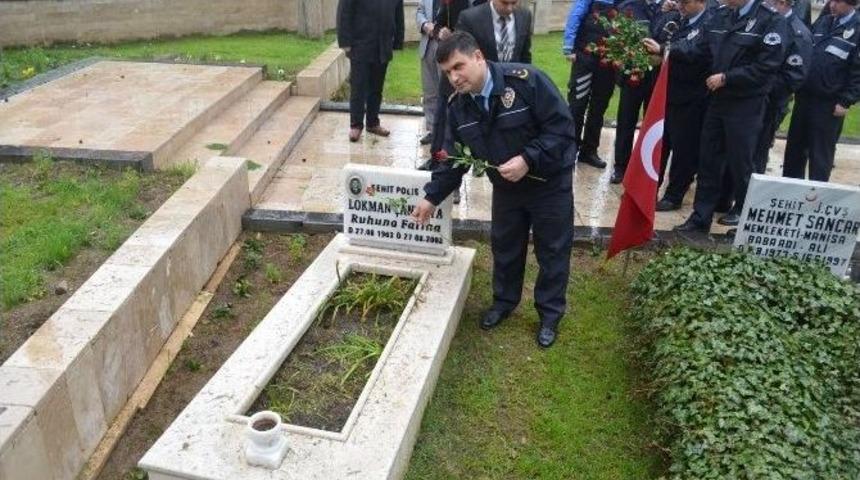 Kula&rsquo;da Şehit Mezarlığına Ziyaret