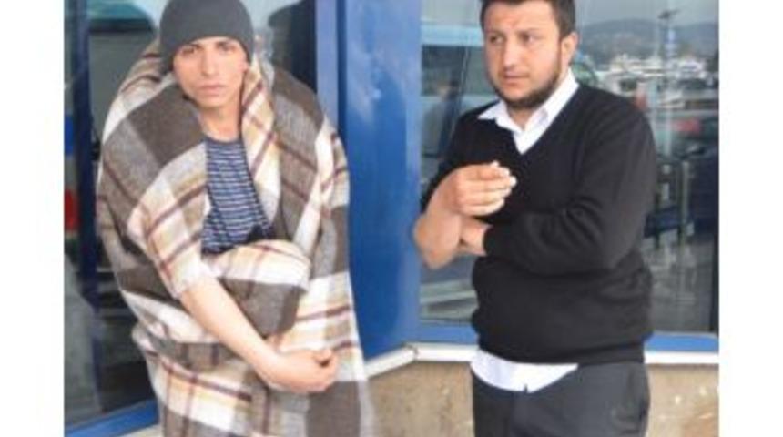 Otomobille Seyir Halindeyken Sohbet Eden İki Kardeş Denize U&ccedil;tu