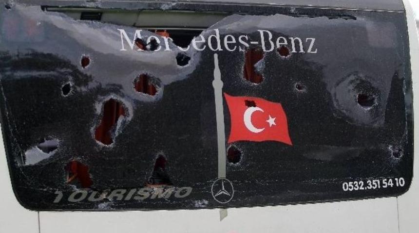 Beşiktaş Hentbol Takım Otob&uuml;s&uuml;ne Taşlı Saldırı