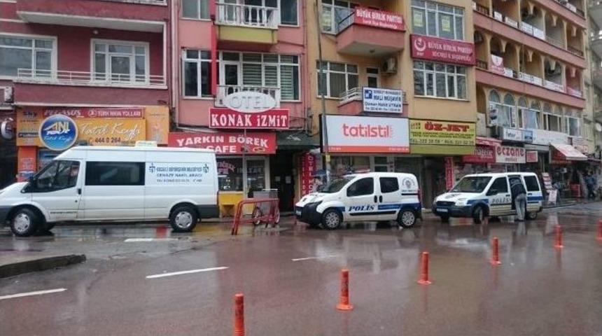 Seyyar Satıcı Otelde &Ouml;l&uuml; Bulundu