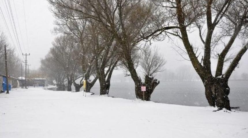 Nisan Ayında İzmir&rsquo;e Yağan Kar Şaşırttı