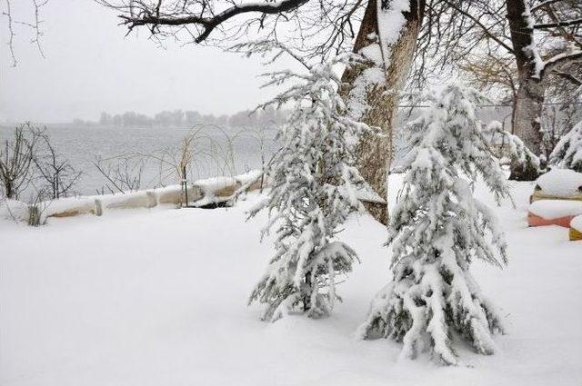 Nisan Ayında İzmir&rsquo;e Yağan Kar Şaşırttı 1