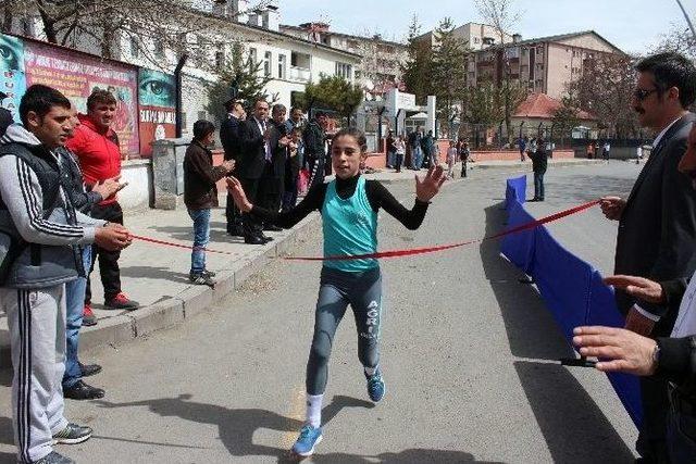 Polis Abileri İçin Koştular 1