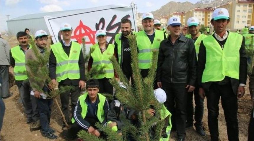 İpekyolu Belediyesi&rsquo;nden Fidan Dikimi