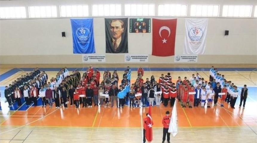 Yıldızlar Hentbol&rsquo;da Heyecan Başladı