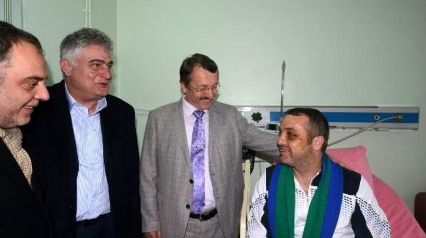 Fenerbah&ccedil;e Y&ouml;netiminden Yaralı Şof&ouml;r Ufuk Kıran&rsquo;A Ziyaret (2)