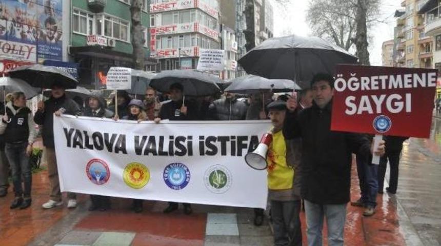 Yağmur Altında Halil &Ouml;ğretmen I&ccedil;in Y&uuml;r&uuml;d&uuml;ler