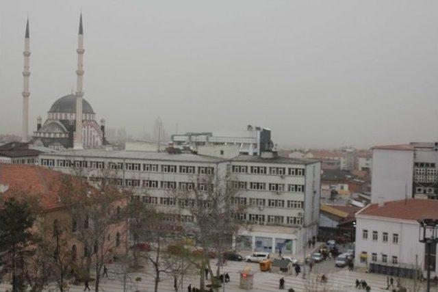 Elazığ’da Toz Bulutu Etkili Oldu