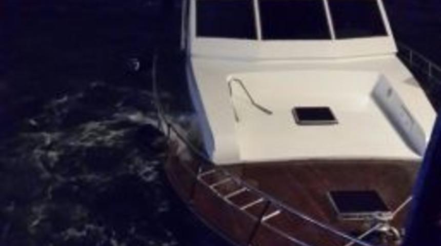 Kabataş&rsquo;ta Fırtına Yat Batırdı