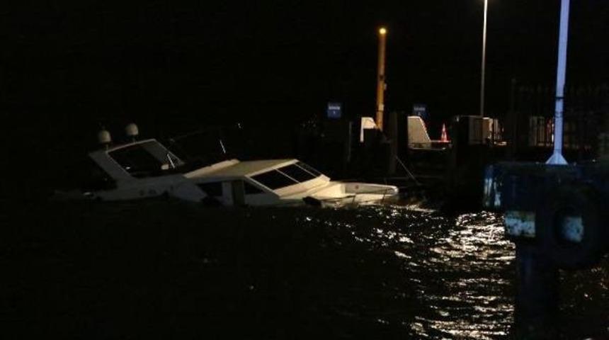 Kabataş'ta L&uuml;ks Yat Batma Tehlikesi Ge&ccedil;irdi